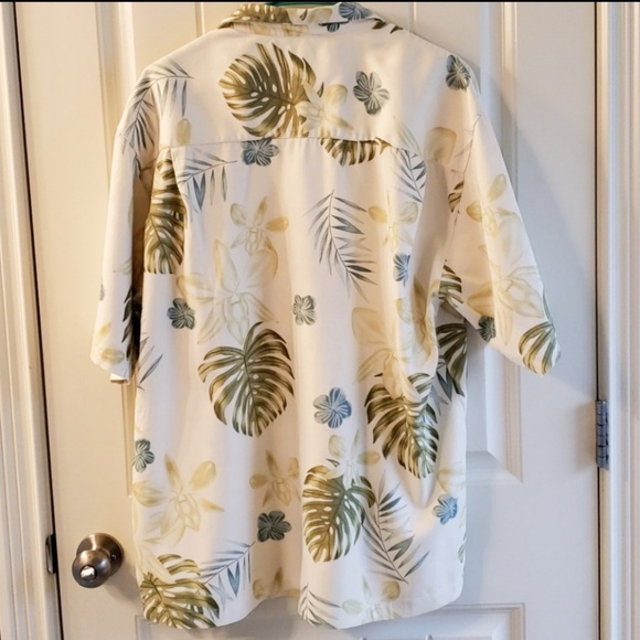 Tommy Bahama | Classic Hawaiian Print Silk Shirt - Picture 2 of 6